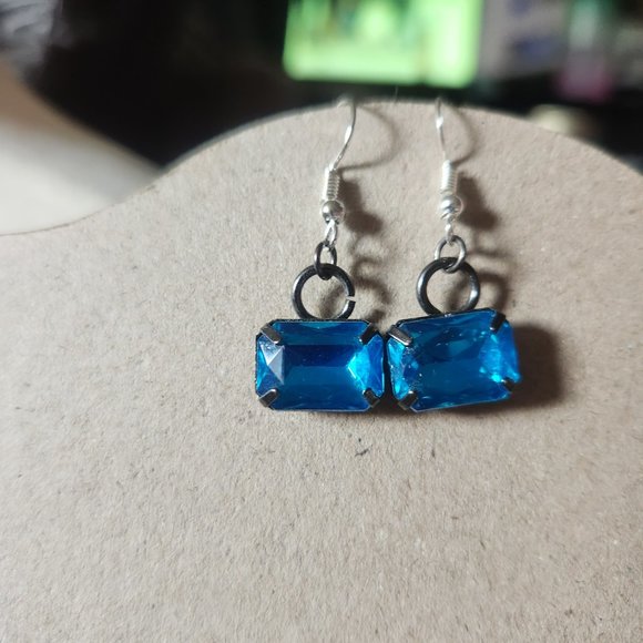 Silvertone Hook Teal Rectangle Dangle Earrings NWT Tony Alexander Jewelry Style - Picture 2 of 2